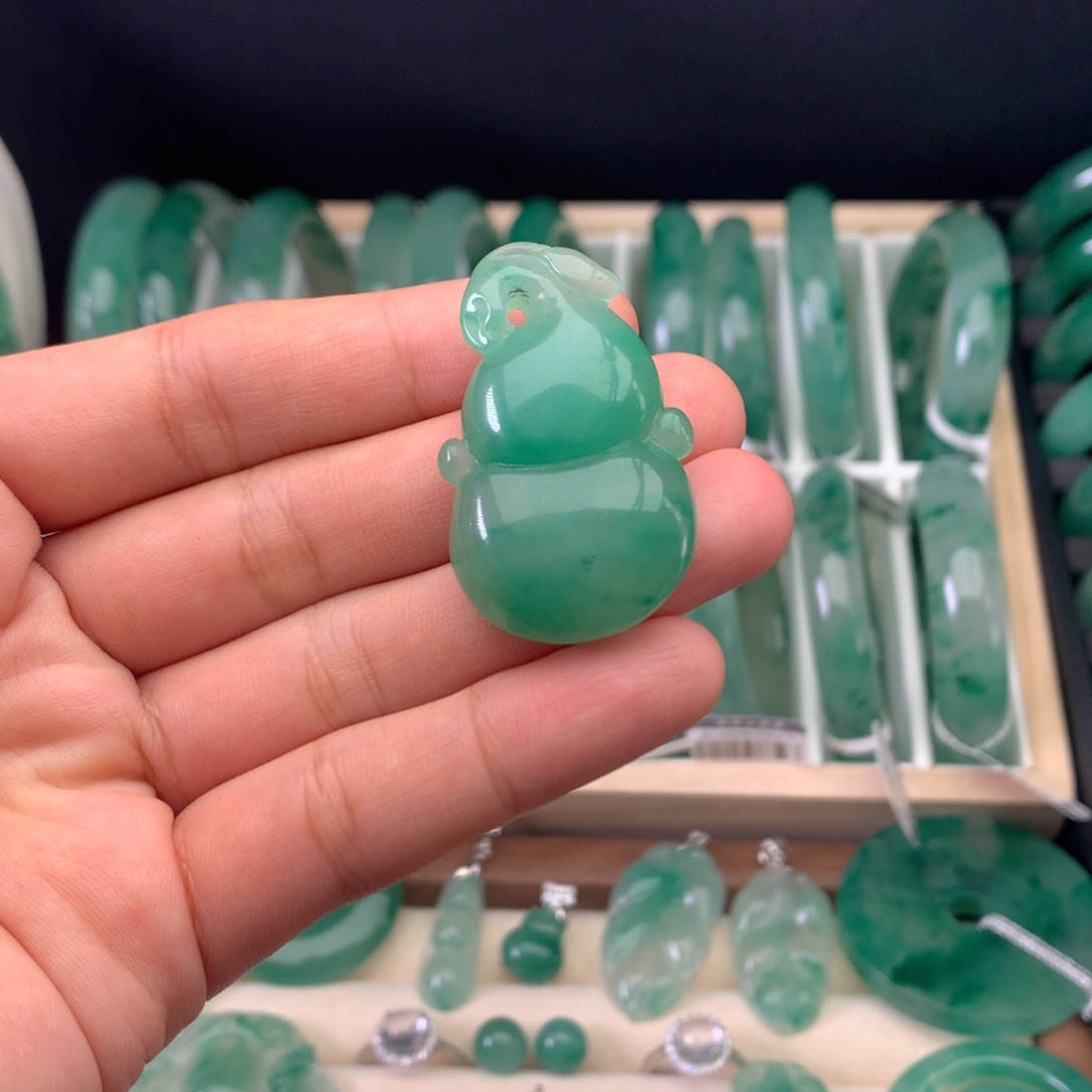 石英质玉（非洲翠）合金颈饰