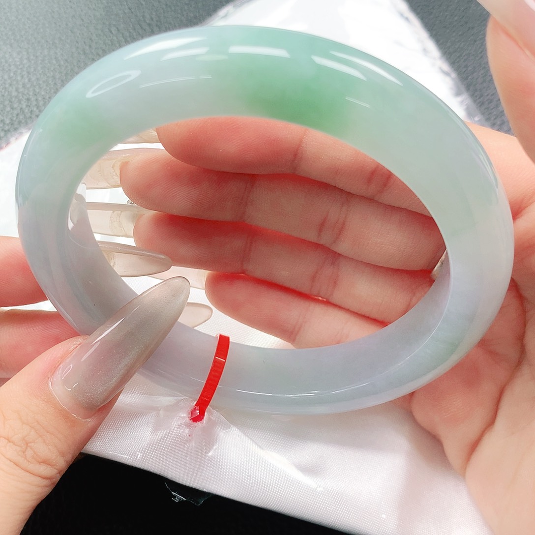 翡翠手镯未镶嵌63圈