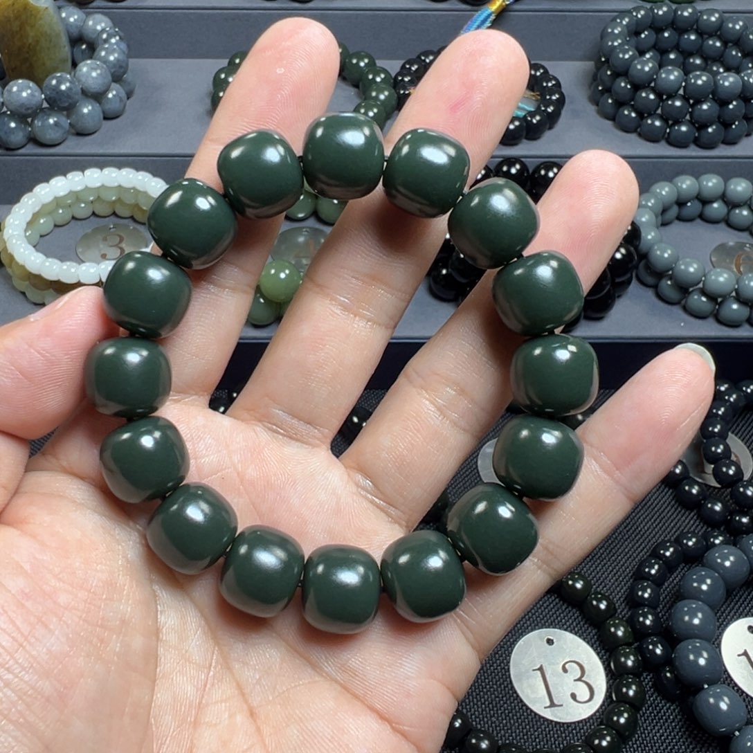 一***公和田玉未镶嵌手链