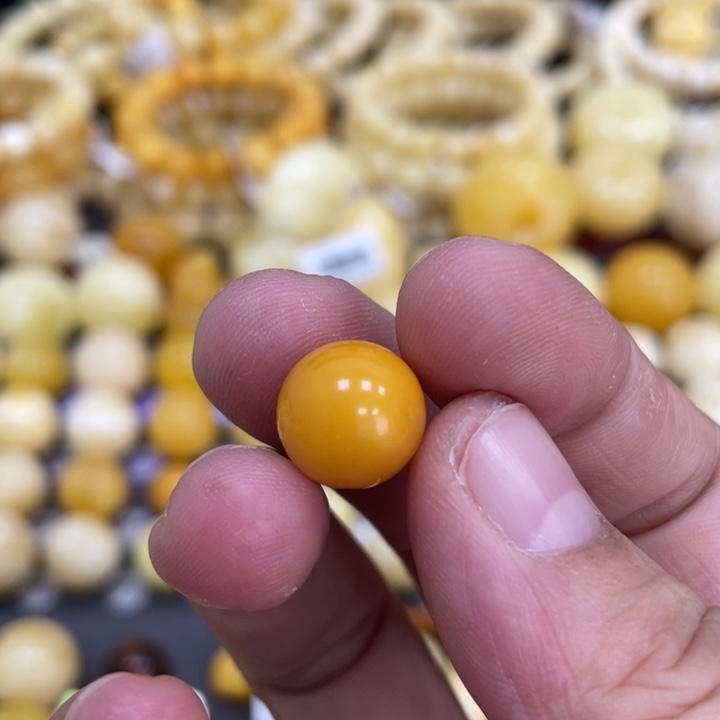 裸石蜜蜡未镶嵌11.5mm瑕疵