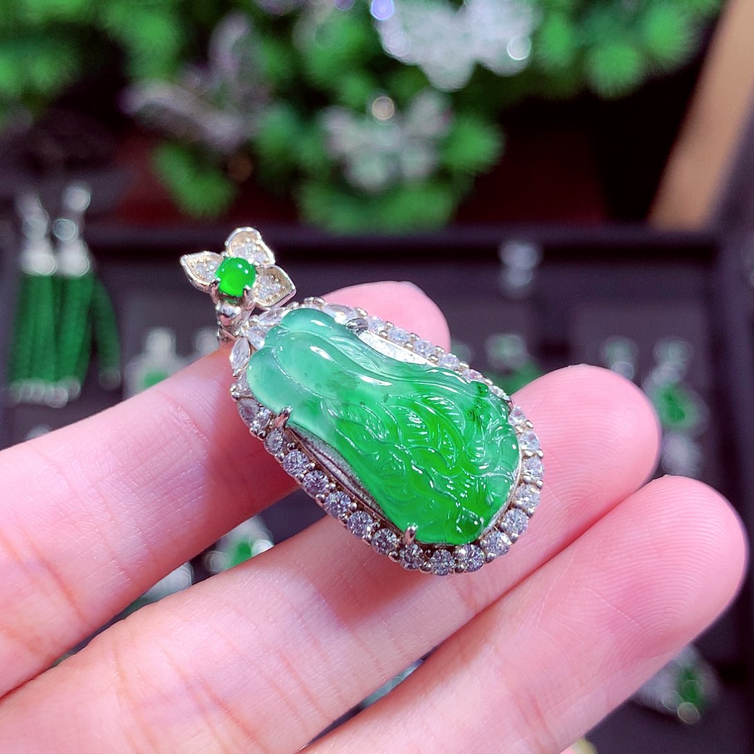 颈饰未镶嵌翡翠天然