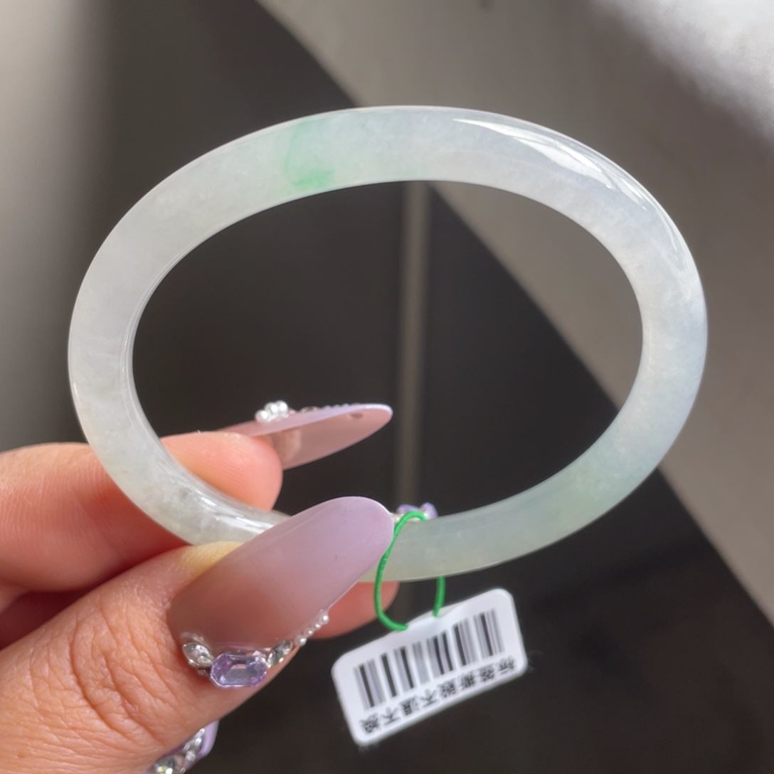 翡翠未镶嵌手镯【万内捡漏】冰飘一点翠贵妃手镯，买断8550