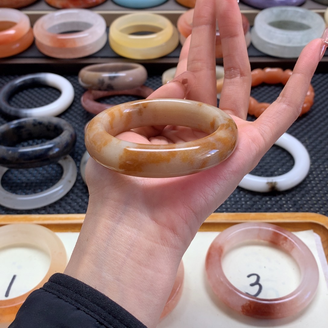 石英质玉手镯未镶嵌