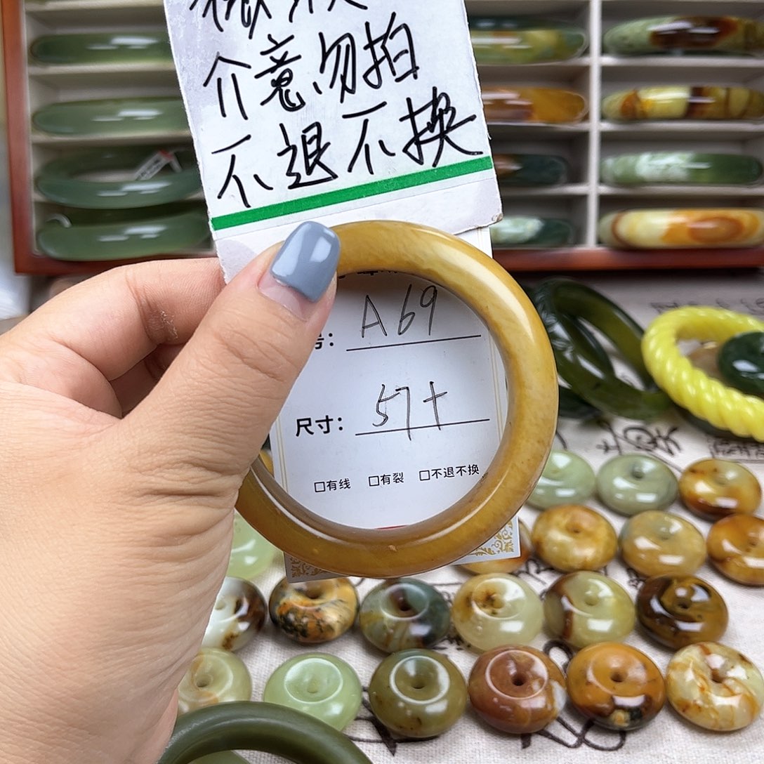 蛇纹石玉手镯未镶嵌