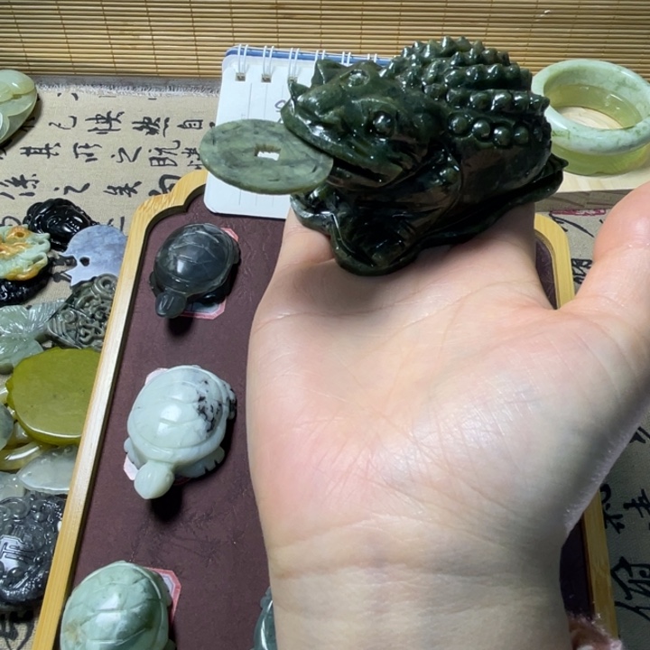 爱***疗蛇纹石玉合金摆件