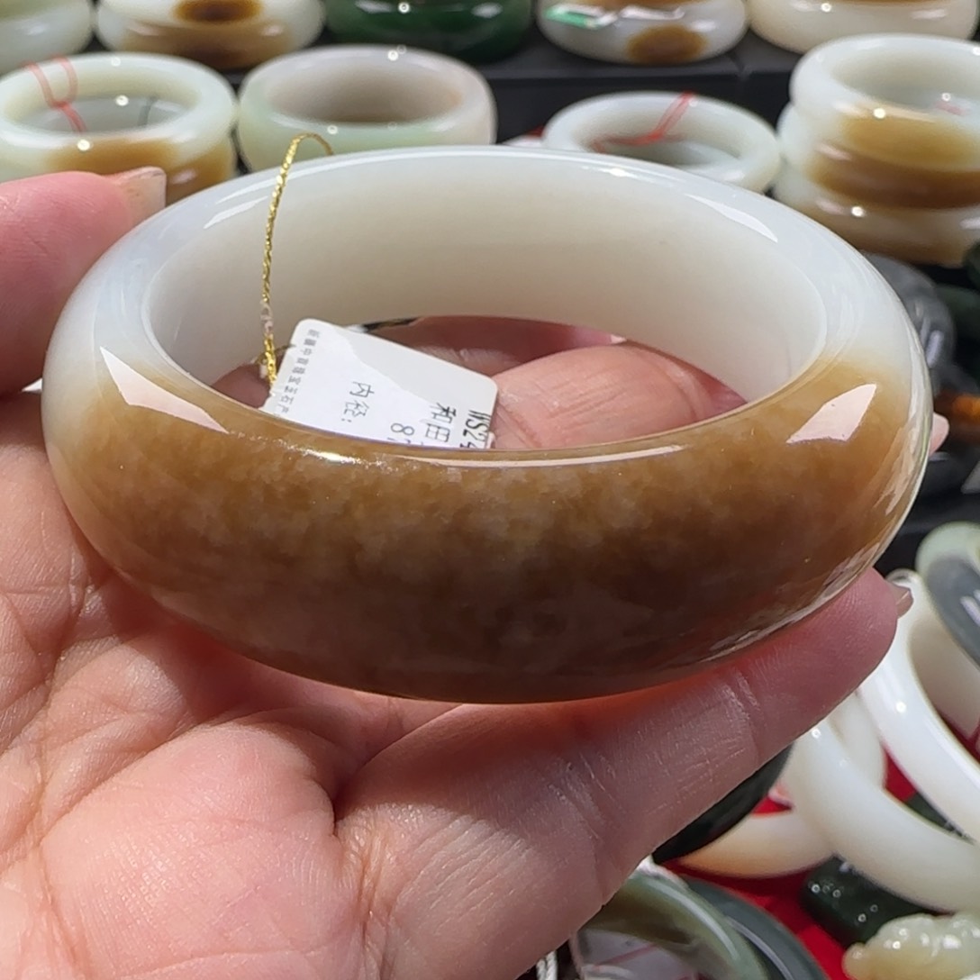 和田玉手镯未镶嵌