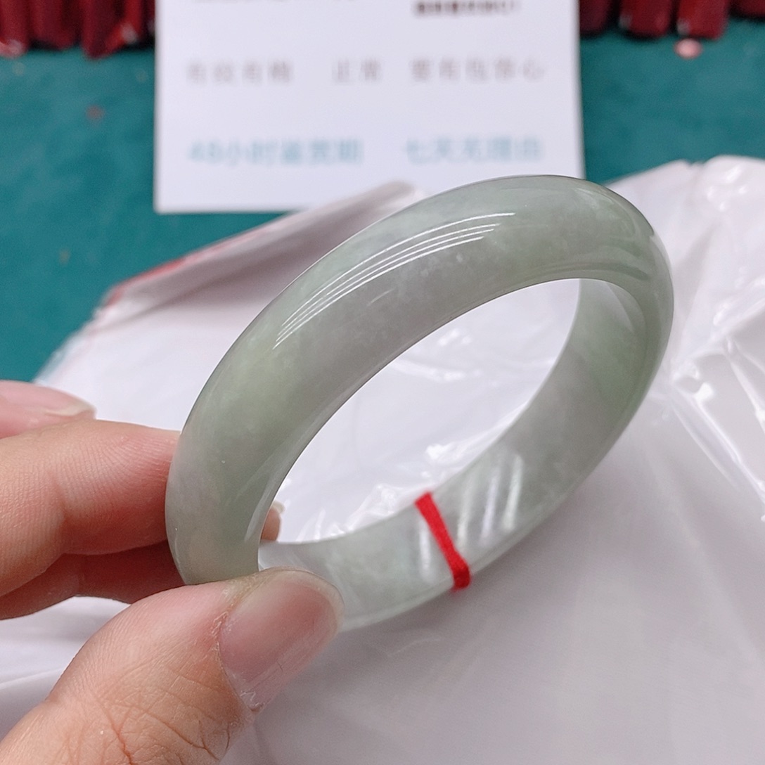 翡翠手镯未镶嵌戏*人266666666