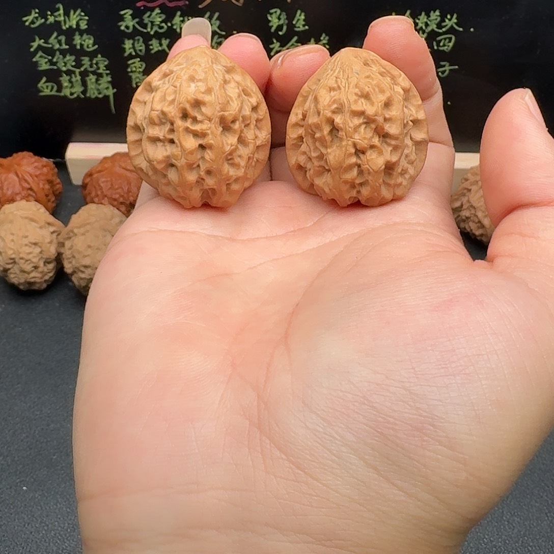 34油蜡皮野生文玩核桃