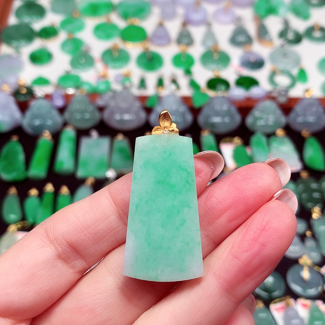 翡翠18K金镶嵌颈饰