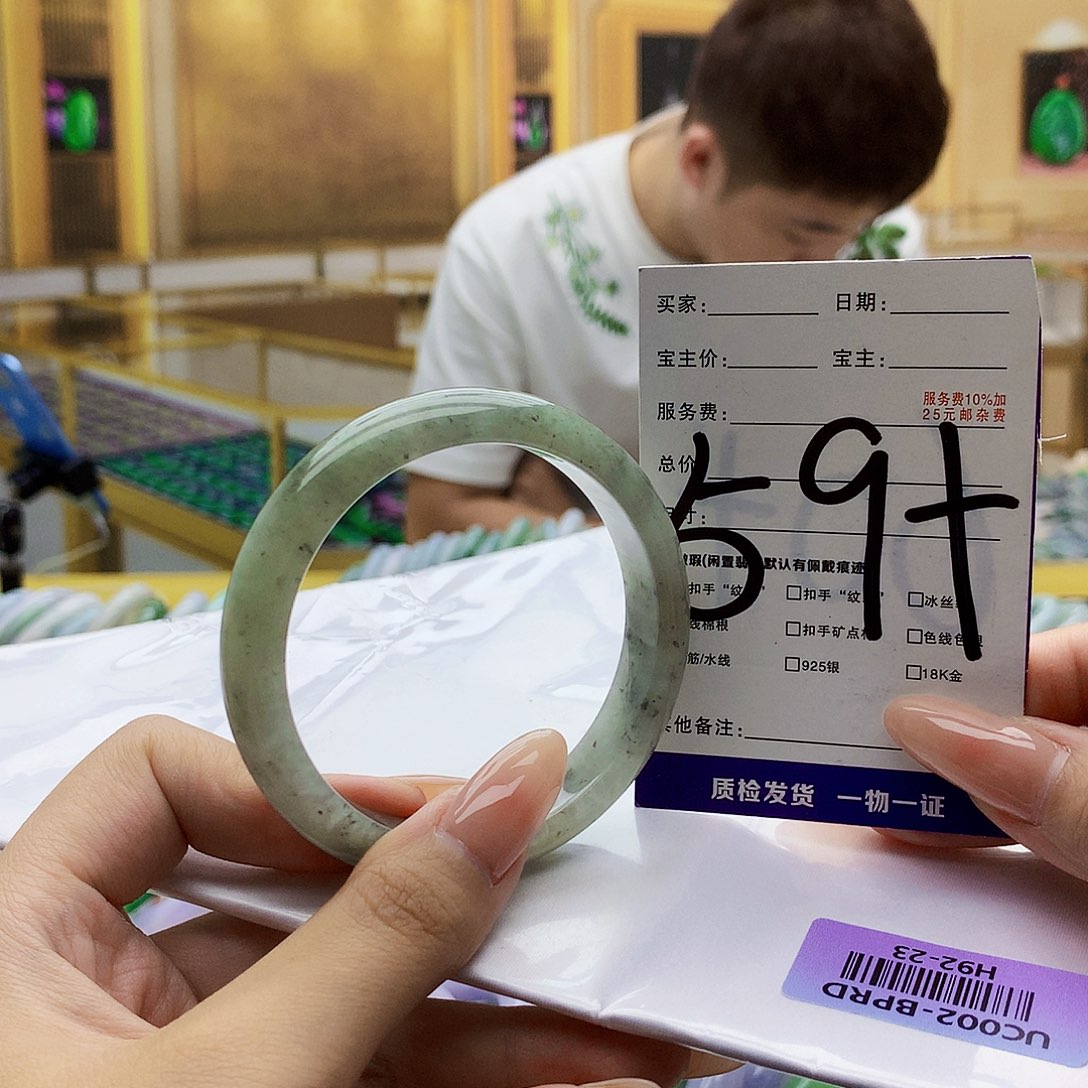 翡翠手镯未镶嵌0087668000