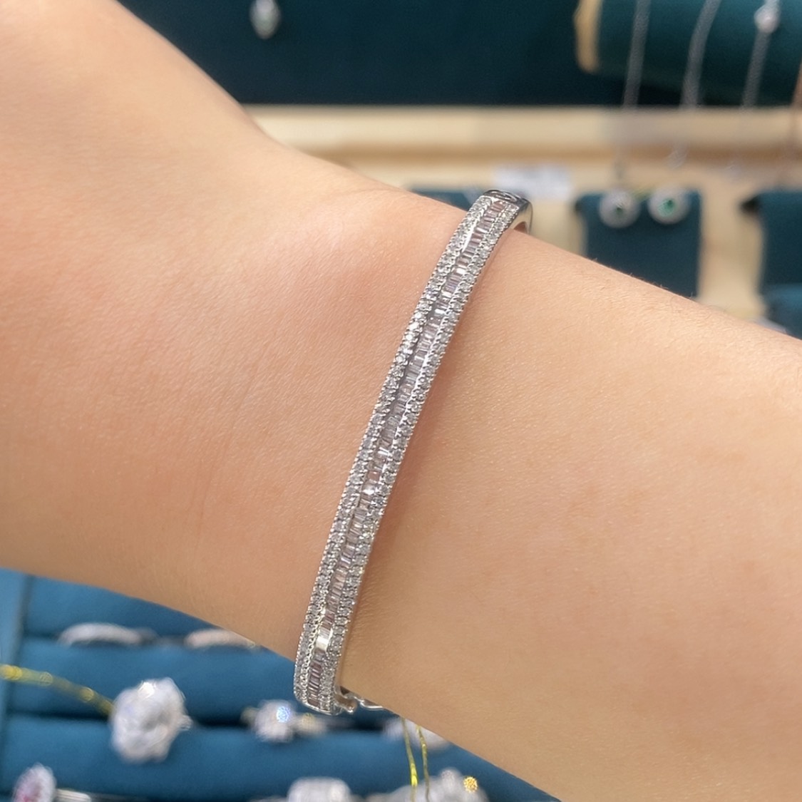 【闪购商品】钻石手镯18K金镶嵌G866046璀璨星河手镯