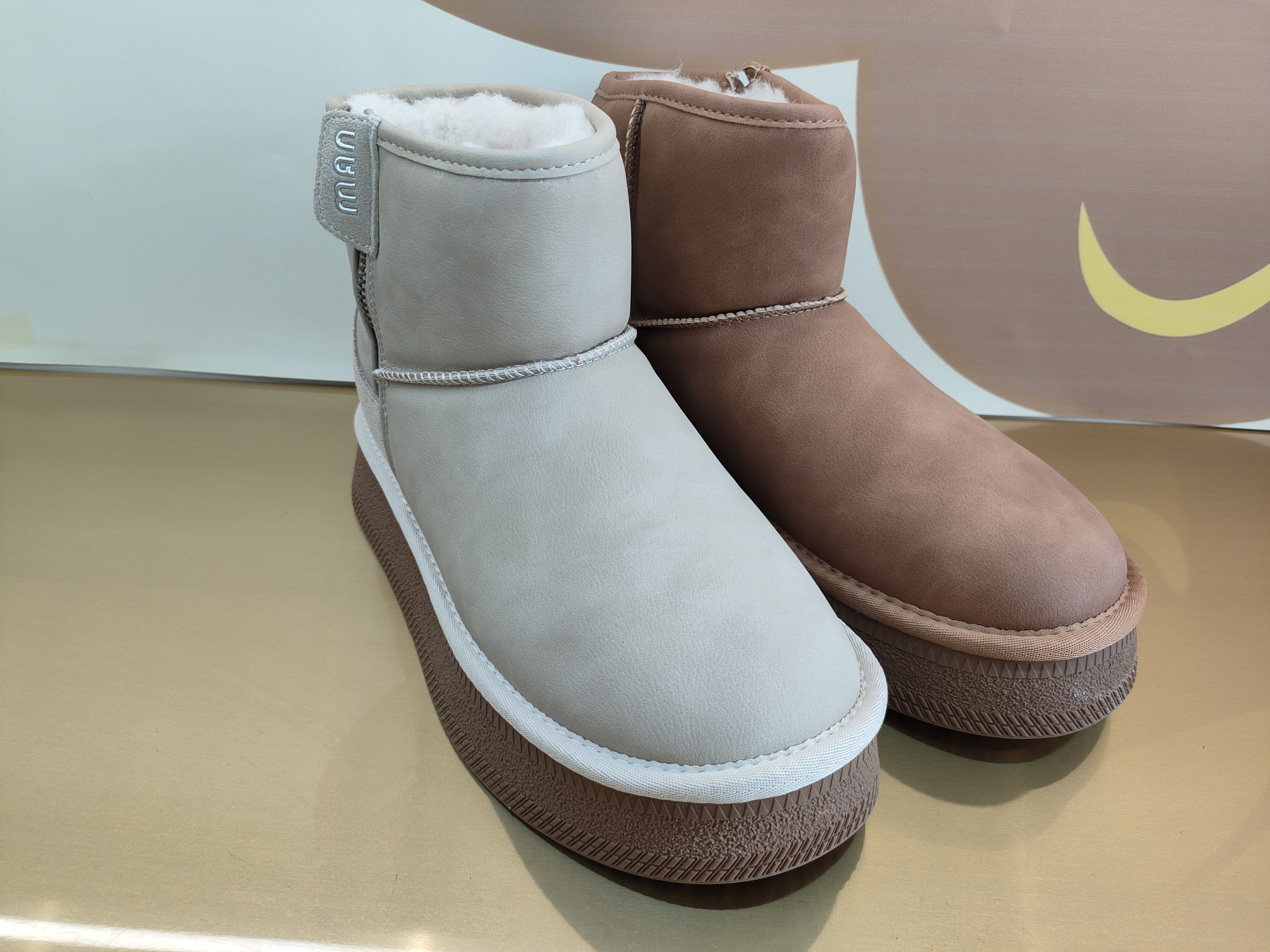 漫步佳人专卖店正品断码处理时尚加绒保暖真皮雪地靴拍前询码