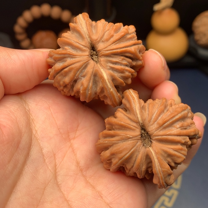 文玩核桃把件40红皮山地楼全品