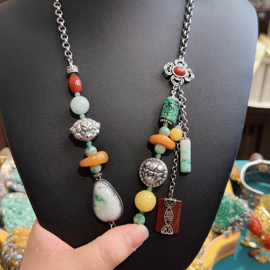 翡翠颈饰未镶嵌古风