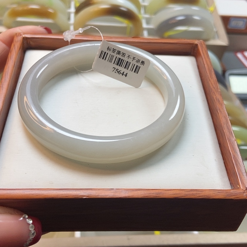 【闪购商品】和田玉手镯未镶嵌55.9