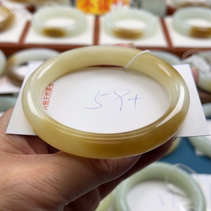 和田玉手镯未镶嵌莉*