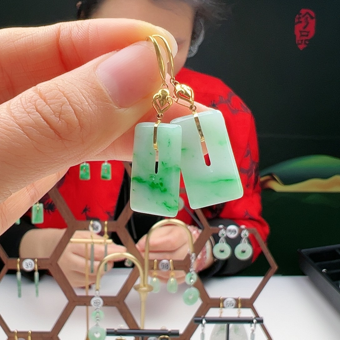 翡翠耳饰18K金镶嵌天然翡翠