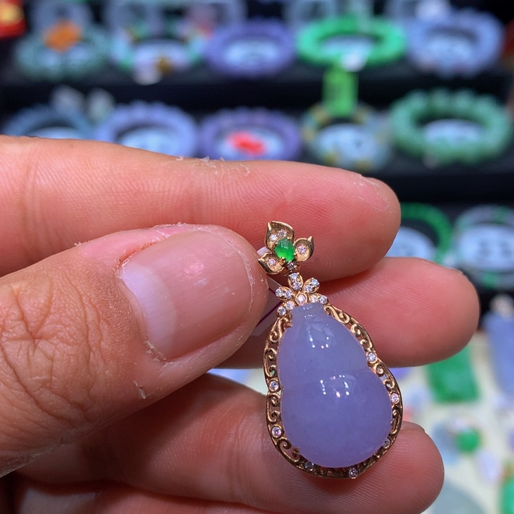 翡翠18K金镶嵌颈饰