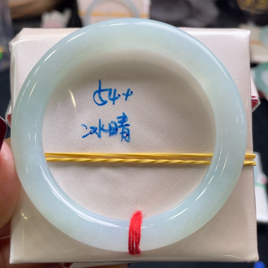 翡翠手镯未镶嵌翡翠手镯