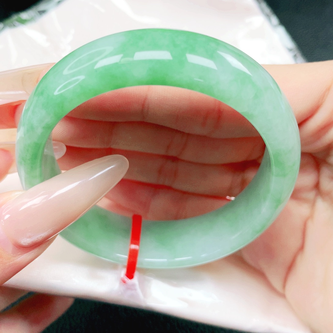 翡翠未镶嵌手镯55贵