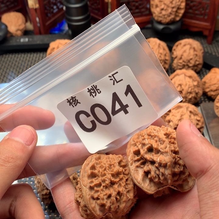 文玩核桃吊坠百花山