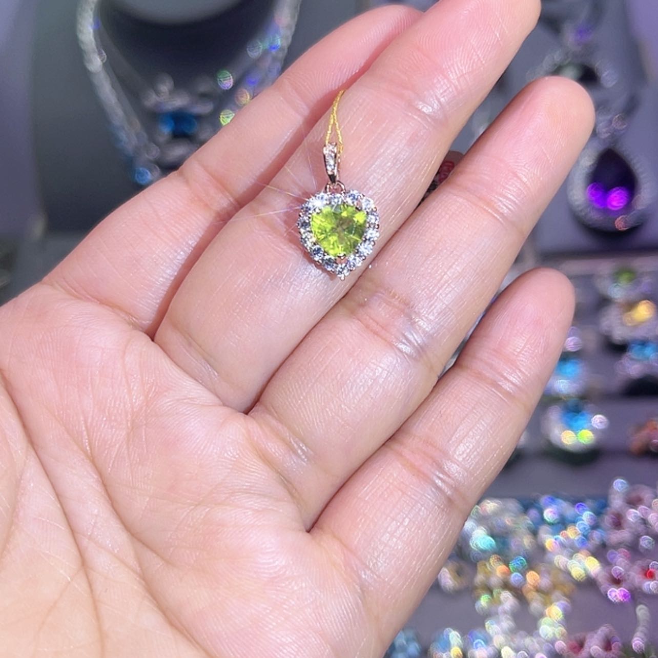 【闪购商品】橄榄石吊坠(赠链)银S925镶嵌