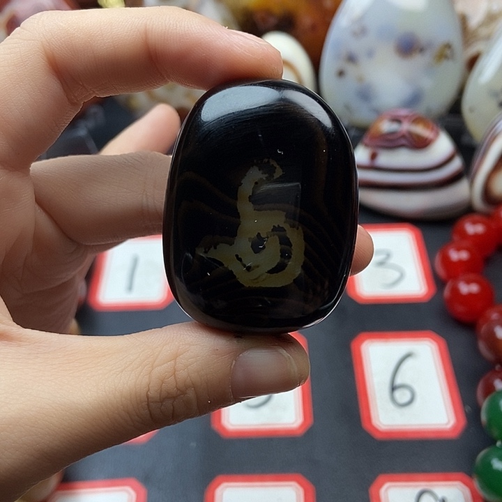 玛瑙/玉髓未镶嵌珠宝奇石