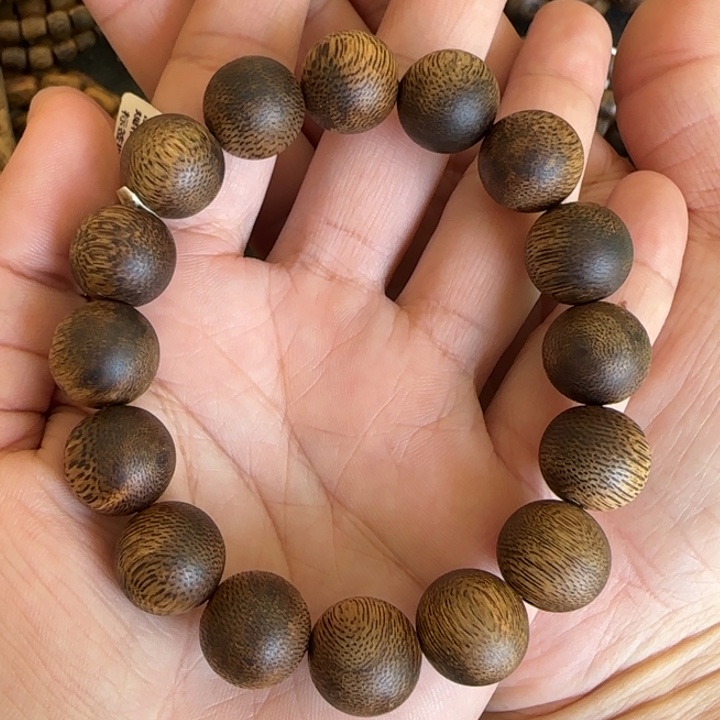 沉香手串莺歌绿多样性发货一条卡13-12克