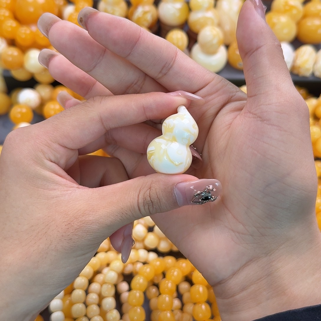 蜜蜡未镶嵌珠宝奇石9.7g