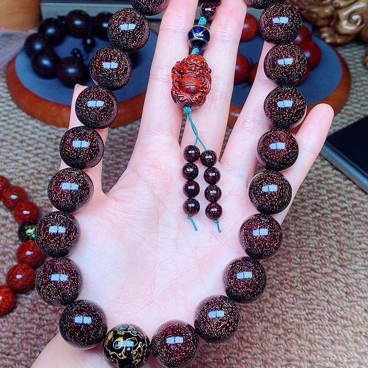 檀香紫檀（小叶紫檀）20手持