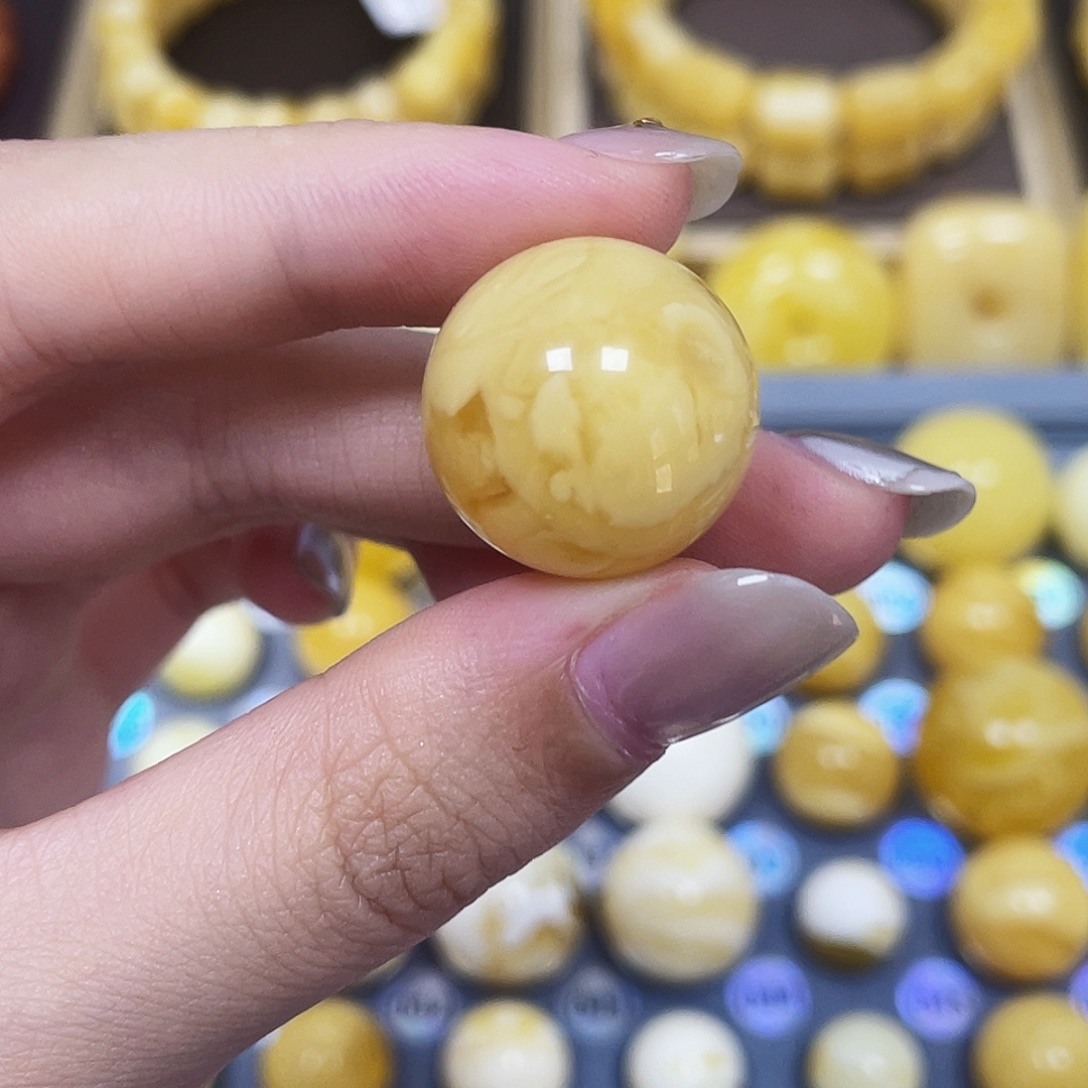 琥珀未镶嵌裸石19mm瑕