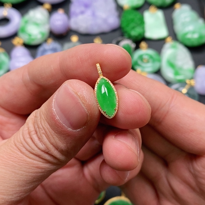 翡翠颈饰未镶嵌吊坠