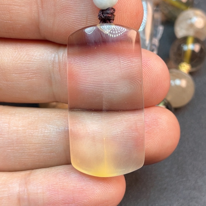 未镶嵌颈饰水晶Y****.脖子