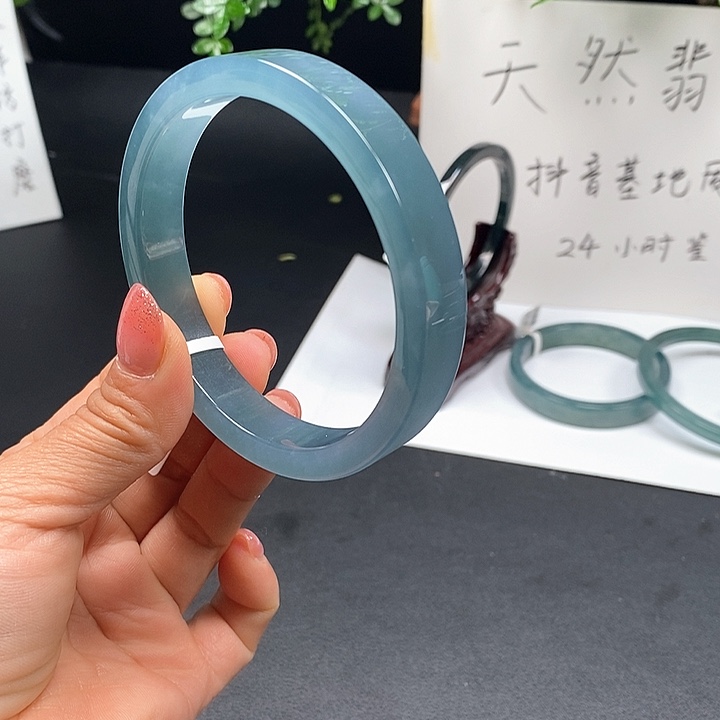 翡翠手镯未镶嵌64尺寸