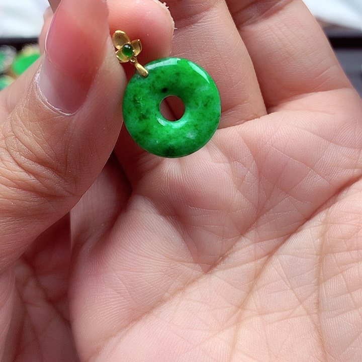 翡翠颈饰18K金镶嵌翡翠