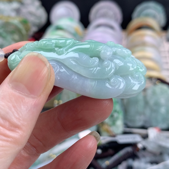 翡翠颈饰未镶嵌吊坠