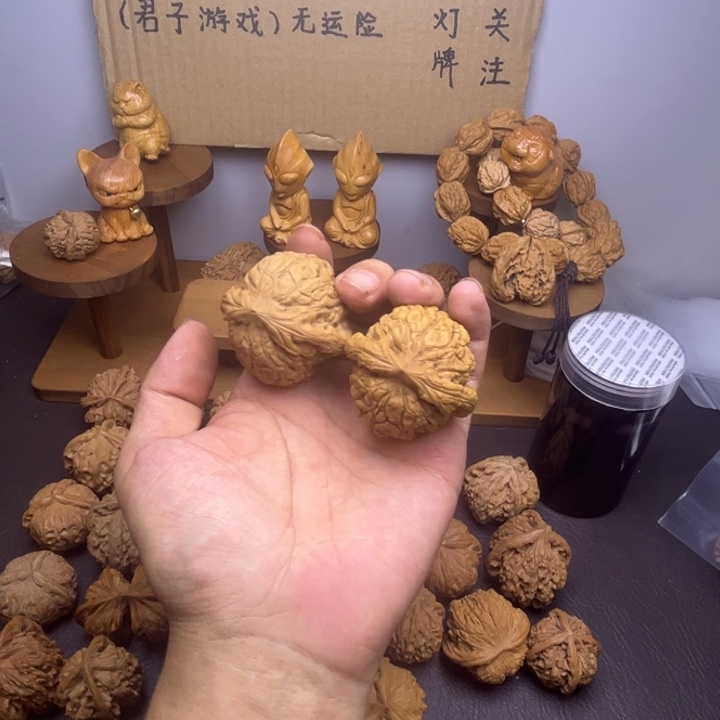 l***W吊坠桃核龙鼎两棱马虎