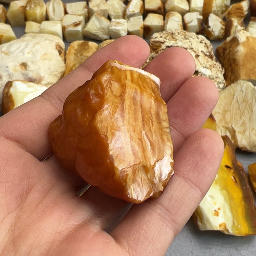 定制琥珀未镶嵌青*蜜蜡