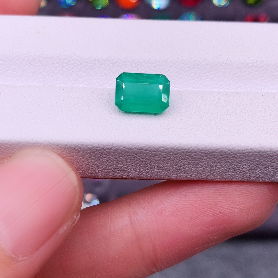 裸石未镶嵌祖母绿