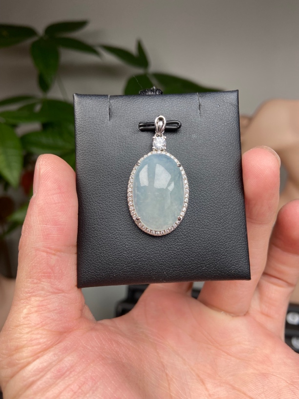 S925银镶嵌天然A货翡翠吊坠