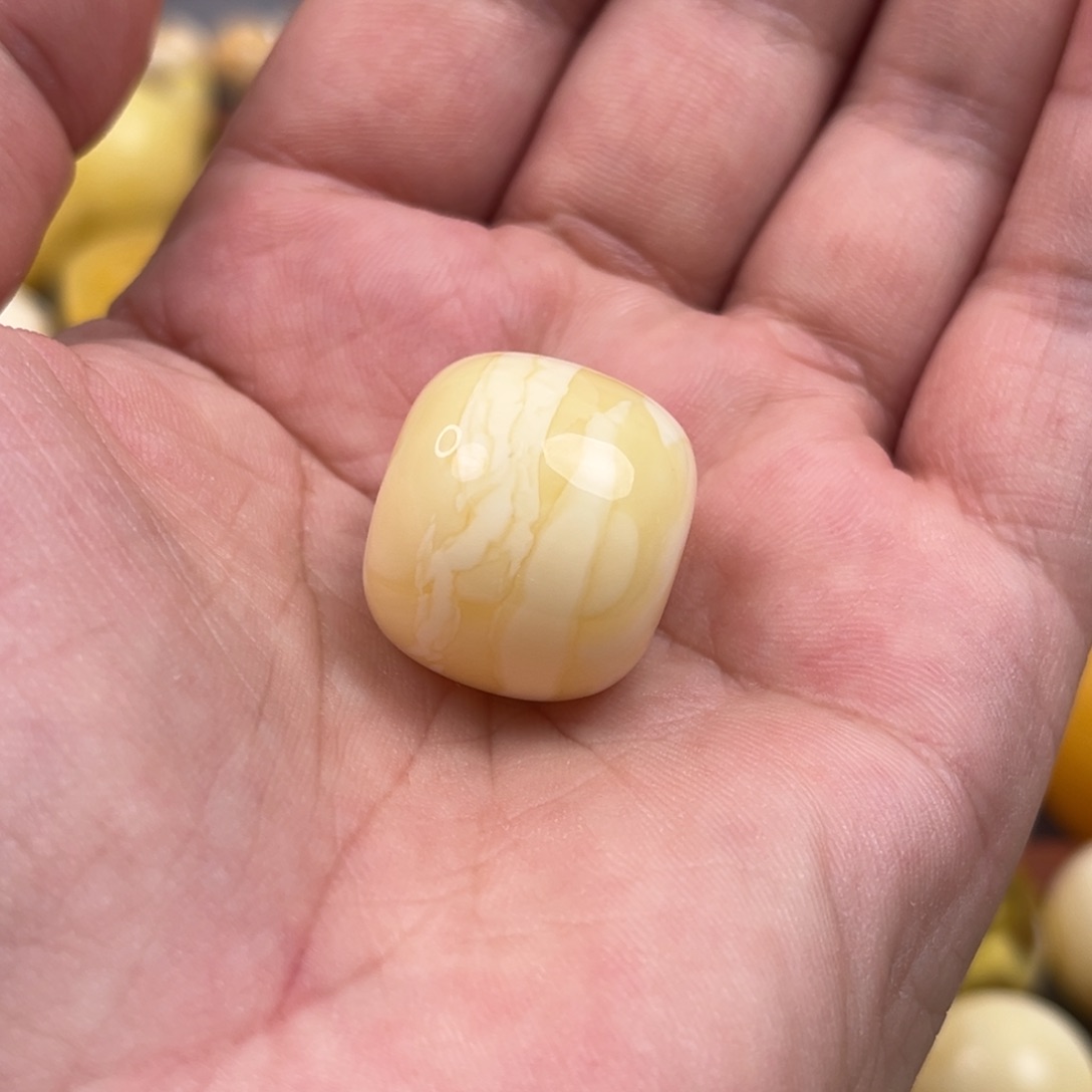 蜜蜡裸石未镶嵌哼**将墩子