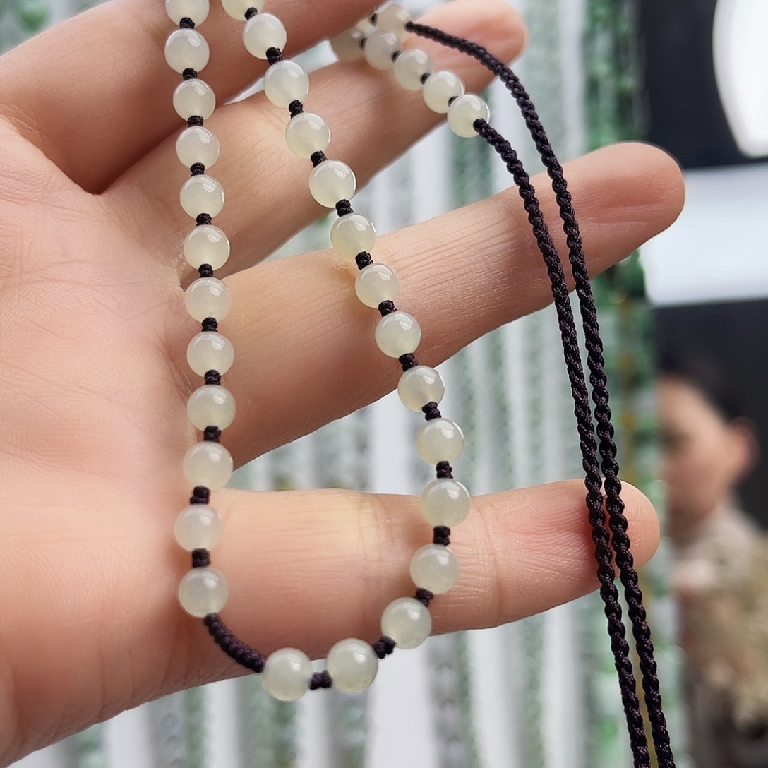 飞***燕和田玉未镶嵌颈饰珠链