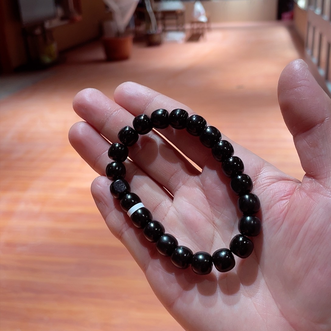 和田玉手串未镶嵌黑青9.10老型