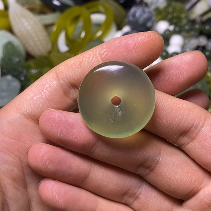 岫玉岫玉颈饰未镶嵌小***笔