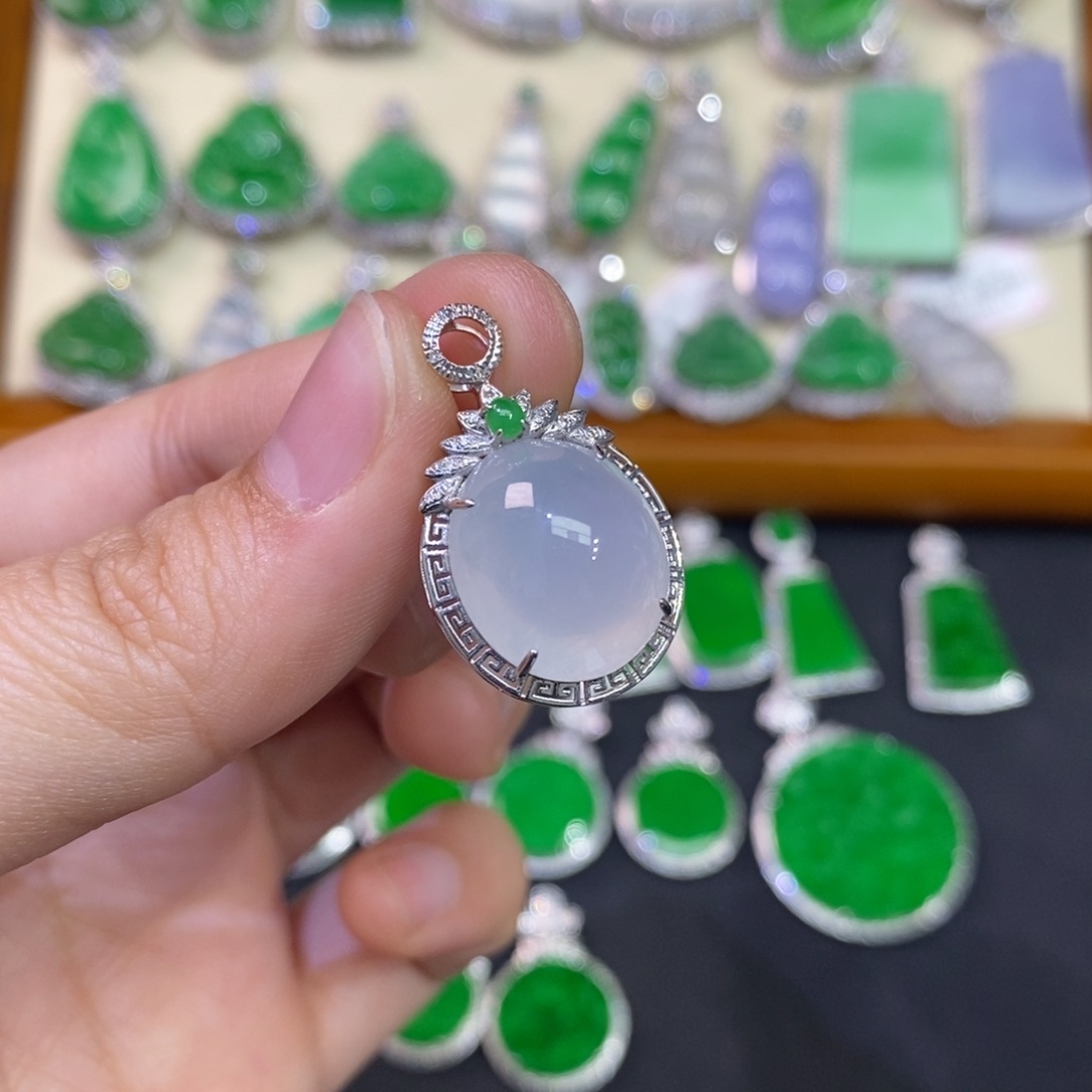 翡翠吊坠(不含链)18K金镶嵌