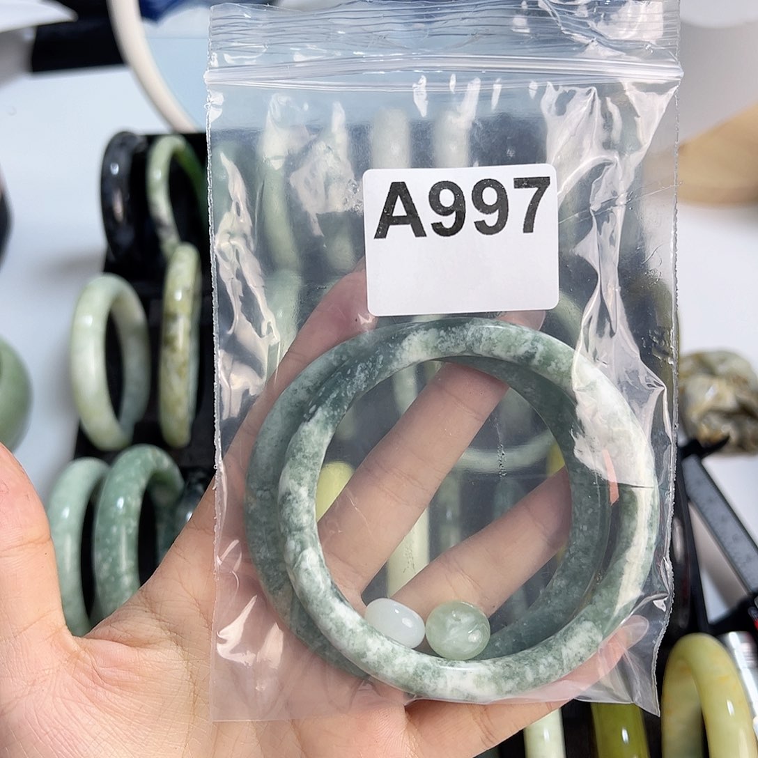 蛇纹石玉手镯未镶嵌糯**子