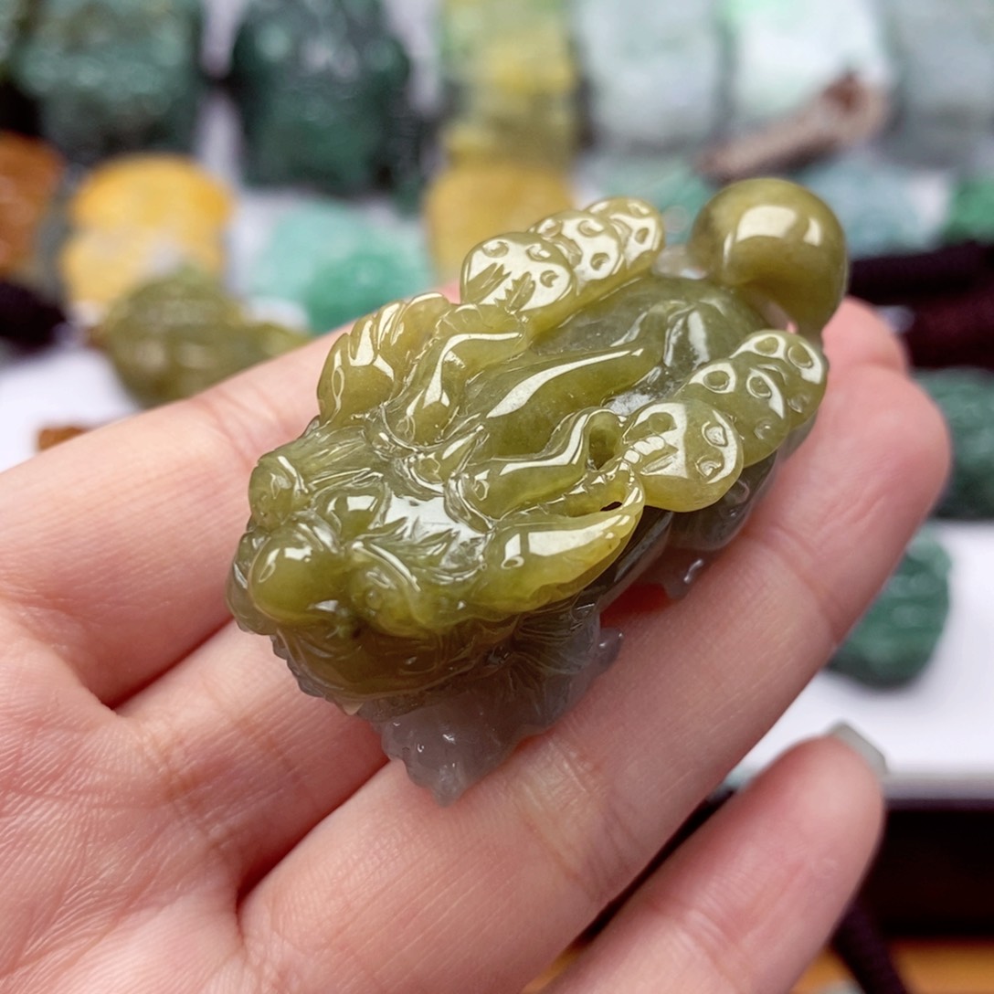 翡翠颈饰未镶嵌翡翠