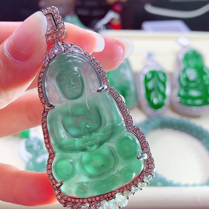 翡翠颈饰未镶嵌天然