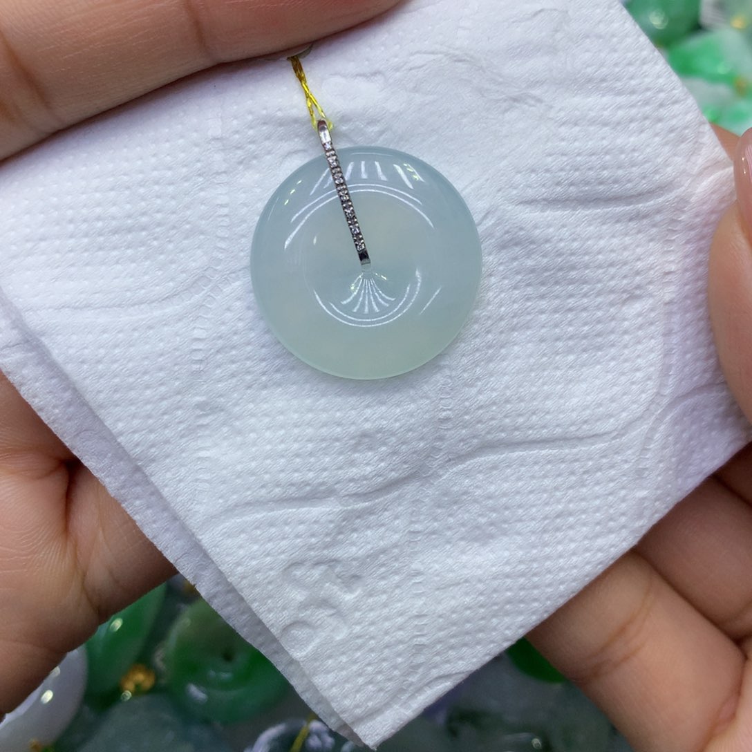 颈饰18K金镶嵌翡翠天*