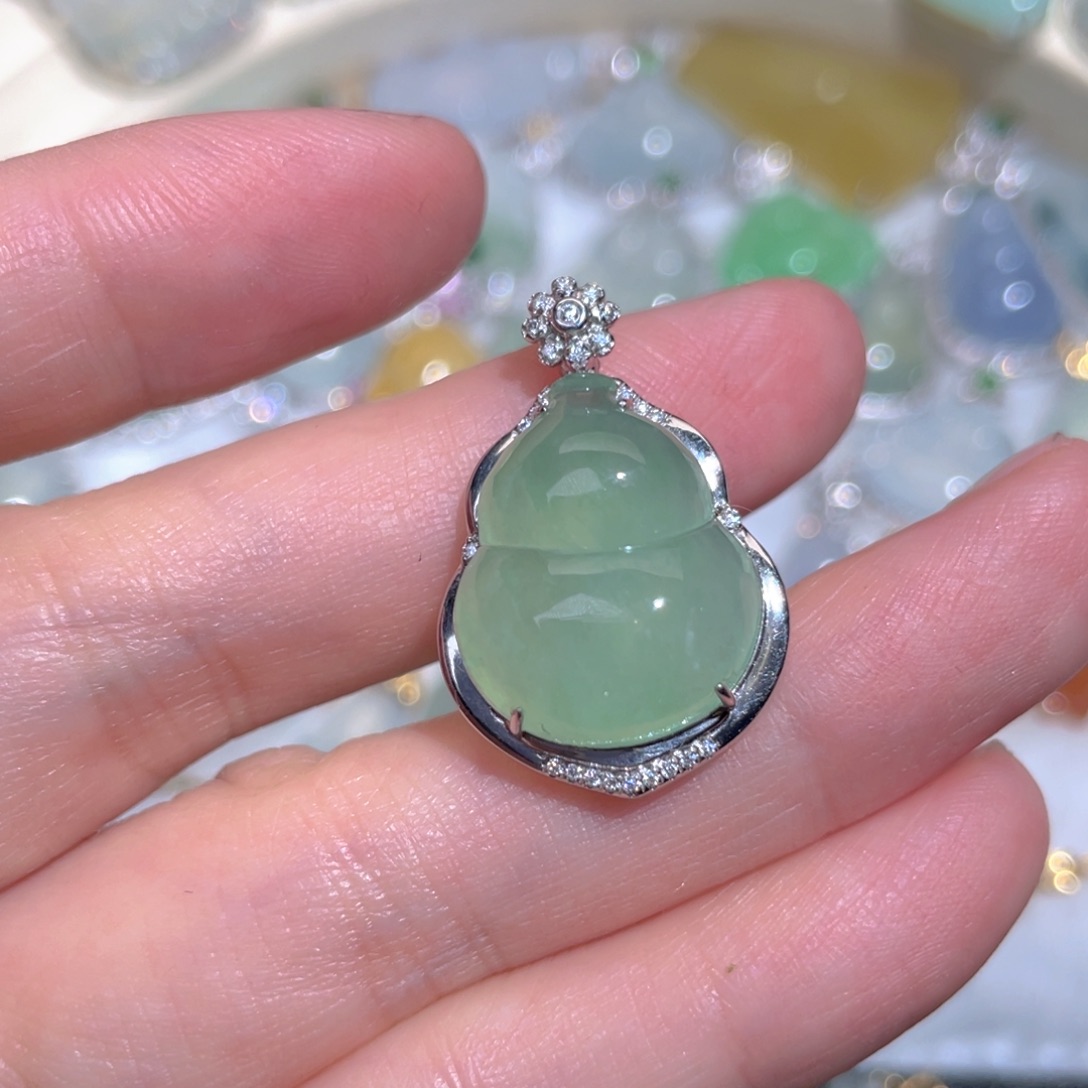 翡翠颈饰18K金镶嵌翡翠